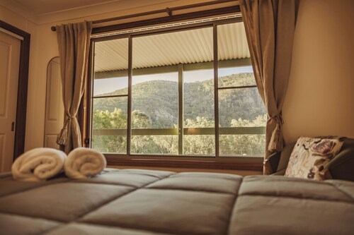 Bough & Burrows retreat set in 100 acres of pristine bush. Perfect for families!