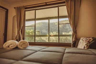 Bough & Burrows retreat set in 100 acres of pristine bush. Perfect for families!