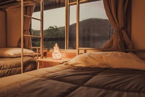 3 bedrooms, desk, WiFi (free), bed sheets