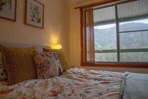 3 soverom, skrivebord, wi-fi (inkludert) og sengetøy