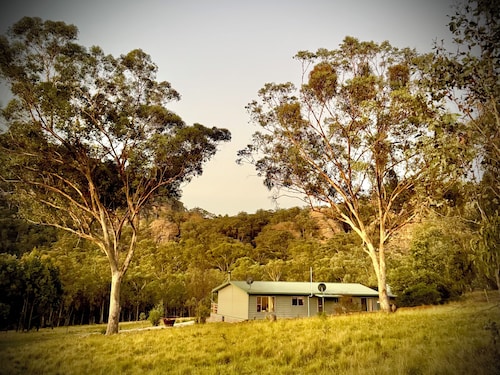 Bough & Burrows retreat set in 100 acres of pristine bush. Perfect for families!