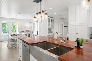 Dining - Beach House w/ Hot Tub & Fire Pit in Vilano Beach (St. Augustine)