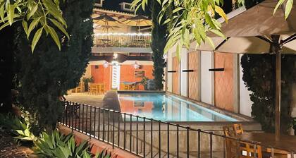 Charming villa in Antigua 1 km from park, heated swimming pool, parking Shuttle