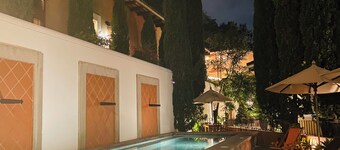 Charming villa in Antigua 1 km from park, heated swimming pool, parking Shuttle