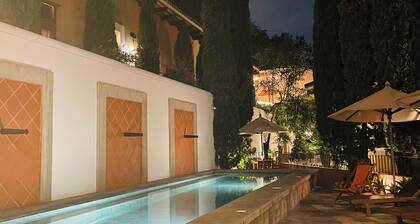 Charming villa in Antigua 1 km from park, heated swimming pool, parking Shuttle