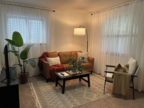 Charming 2BR/1BA, W/D, kitchen, patio, 20 min to WSU