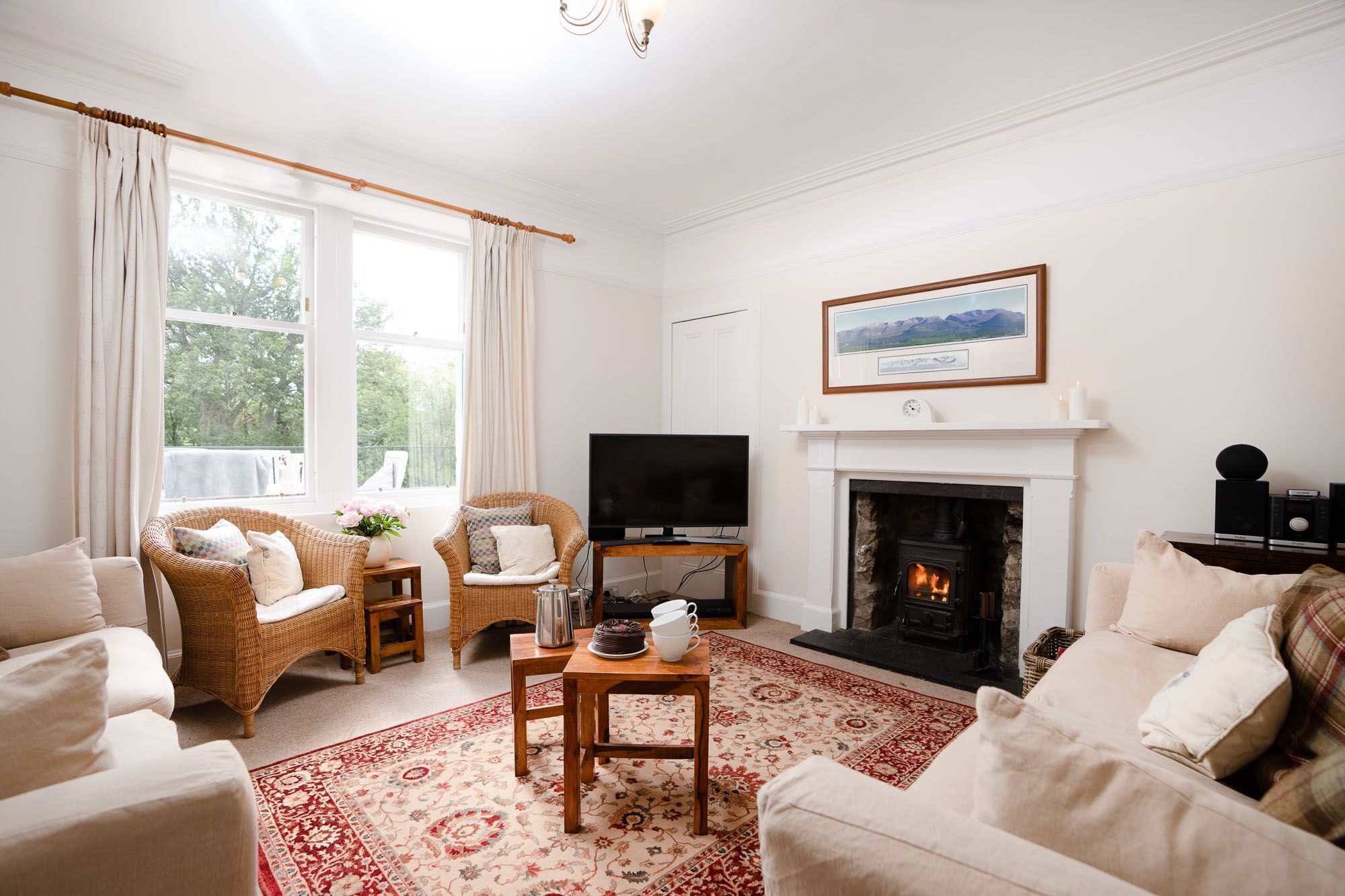 Smart TV, fireplace, DVD player