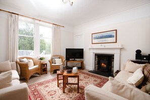 Smart TV, fireplace, DVD player