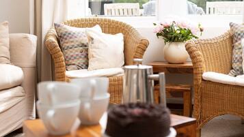 Smart TV, fireplace, DVD player