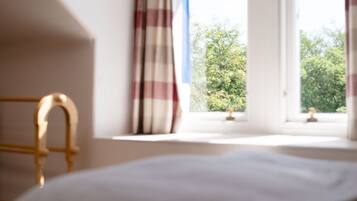 4 bedrooms, iron/ironing board, travel crib, free WiFi