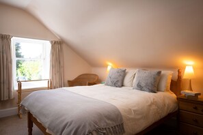 4 bedrooms, iron/ironing board, travel cot, free WiFi