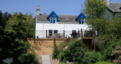 Sleeps 8 in 2 double beds, 1 twin and 1 single bedroom with extra single bed available