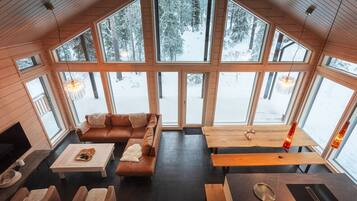 TV, fireplace, stereo