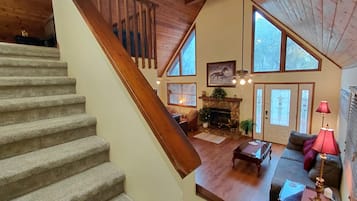 تلفزيون ذكي، مدفأة، كُتُب