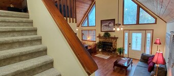 Unique A-Frame wloft, pool, & RV electric 17 min from Silver Springs State Park 