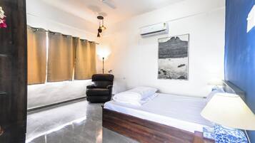 4 bedrooms, free WiFi, bed sheets