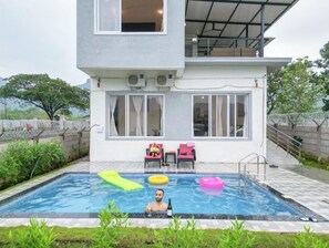 Outdoor pool - Stunning 4-Bedroom Villa with Private Pool - Perfect for Families or Groups (Ambiwadi T. Kothal Khalati)