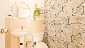 Hårtørrer, håndklæder, Toiletpapir