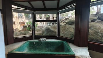 Deluxe Room, Garden View | Bathroom | Combined shower/bathtub, hydromassage showerhead, free toiletries