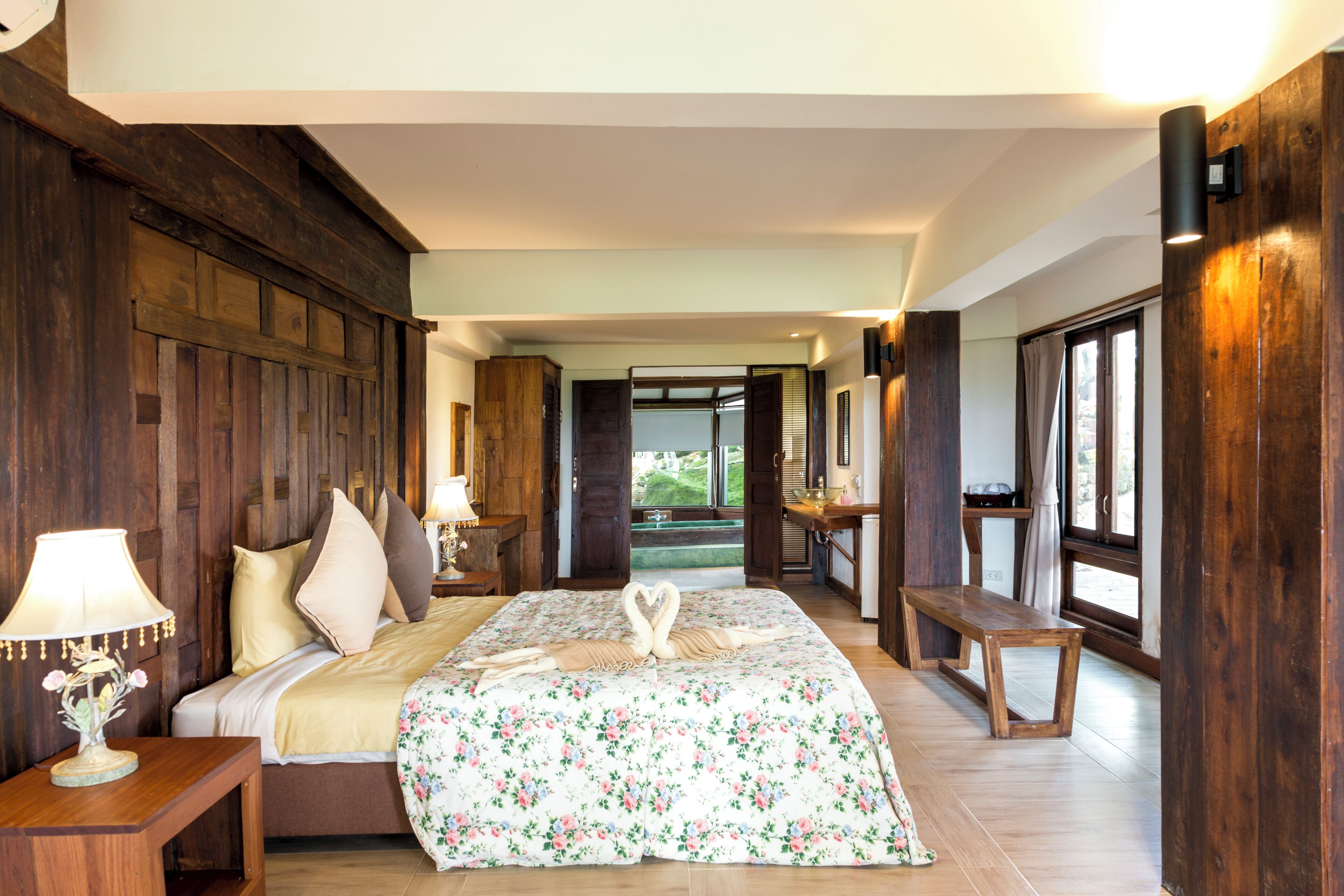 Quarto luxo, vista para o jardim | Frigobar, camas extras/dobráveis (sobretaxa), roupa de cama