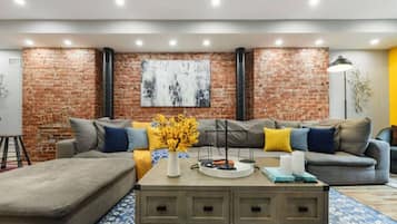 Smart-TV, Kamin, Stereoanlage