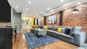 Smart-TV, Kamin, Stereoanlage