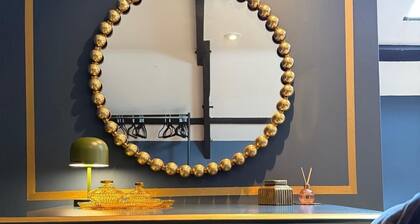 Charming Grade 2 Listed Apartment in Alnwick town centre with castle views.