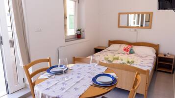 Iron/ironing board, travel cot, free WiFi, bed sheets