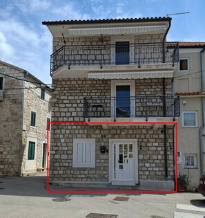 Exterior - A2 studio apartment near the beach with the sea view (Kaštel Gomilica)