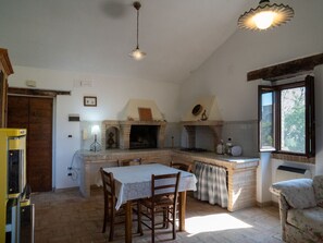 Fridge, cookware/dishes/utensils - Torretta by Interhome (Città Sant'Angelo)