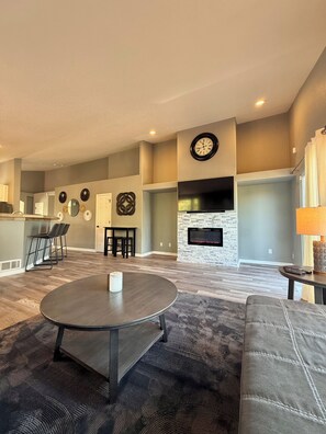 Offices - 3BR Oasis W/ Gazebo + Fire Pit (Aurora)