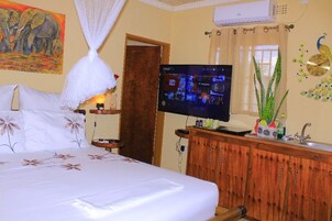 Deluxe Double Room, Courtyard View | Individually decorated, individually furnished, desk, laptop workspace
