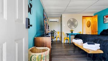 1 habitación, wifi y ropa de cama