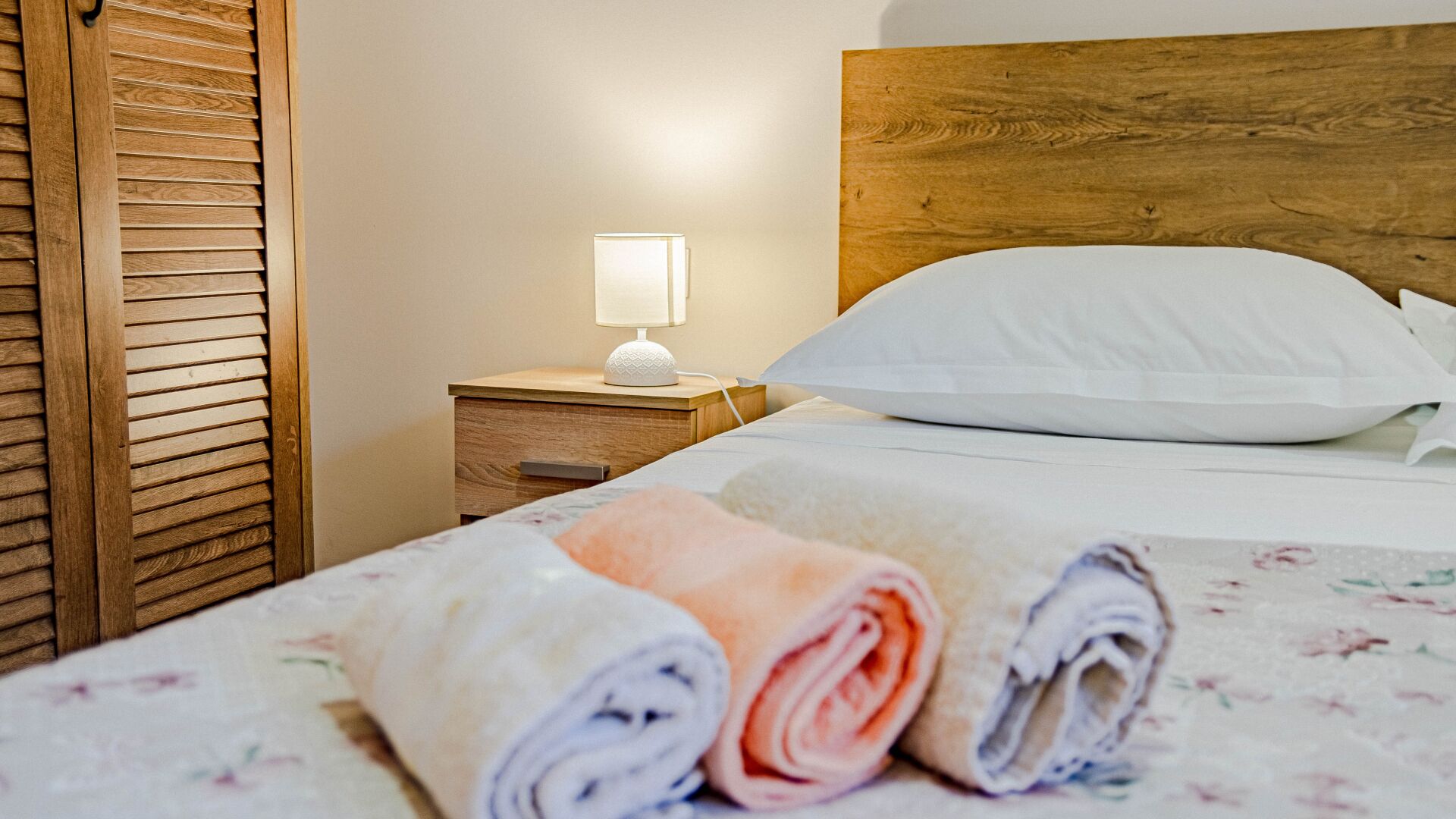 1 slaapkamer, een strijkplank/strijkijzer, gratis wifi, beddengoed