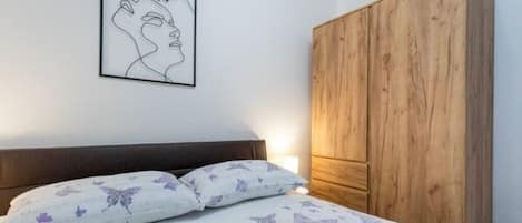 1 Schlafzimmer, BĂŒgeleisen/BĂŒgelbrett, kostenloses WLAN, BettwĂ€sche