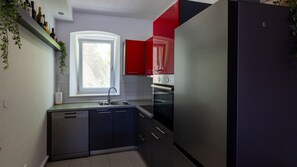 Kjøleskap, mikrobølgeovn, ovn og oppvaskmaskin
