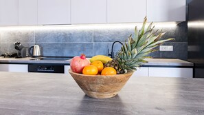 Refrigerador, microondas, horno y lavavajillas 