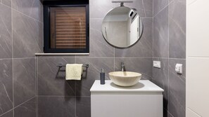 Shower, hair dryer, towels - Villa Teuta by Villas Guide (Bacina)