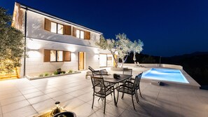 Outdoor dining - Villa Teuta by Villas Guide (Bacina)