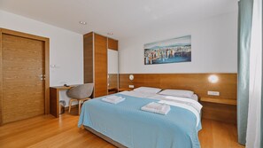 2 bedrooms, iron/ironing board, free WiFi, bed sheets