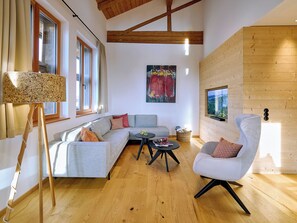 TV - Vacation apartment Scheunentor (Gstadt am Chiemsee)