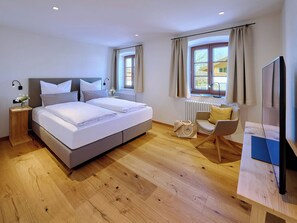 1 bedroom, bed sheets