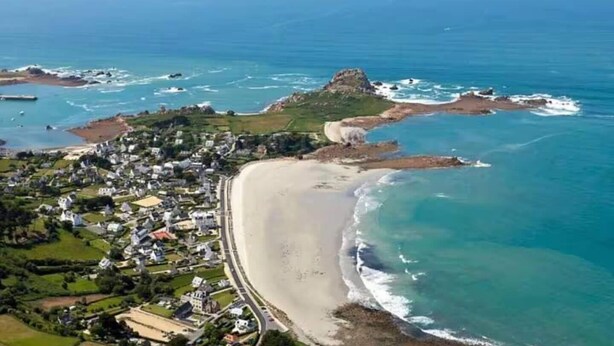 An aerial view of a coastal town with a beach, houses, and rocky outcrops. - Charm and nature in Morlaix Bay, sea view and coastal path (Plouezoc'h)