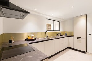 Microwave, oven, coffee/tea maker, toaster