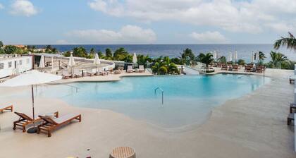 ONE Mambo Unit 2: Your Beachfront Condo by Bocobay