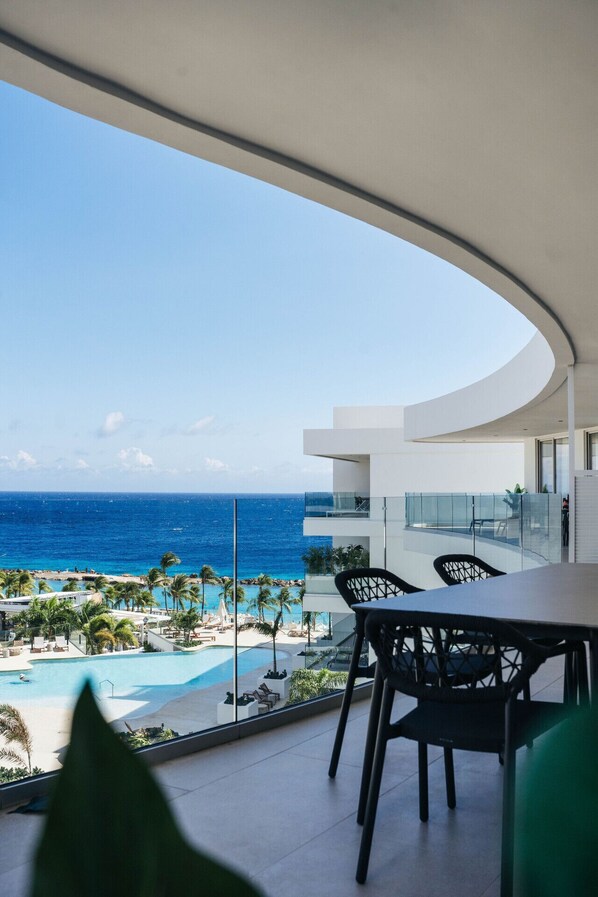 Outdoor dining - Oceanfront 6BR Penthouse of One Mambo 38 & 39 by Bocobay (Curaçao | Mambo Beach)