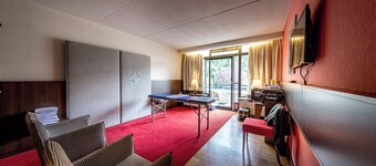 Relaxing Getaway with Indoor Pool, Sauna & Lush Garden in Winterswijk