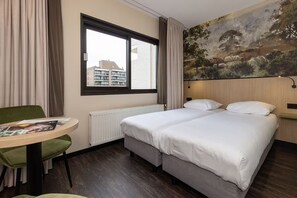 1 habitación, tabla de planchar con plancha, wifi gratis y ropa de cama