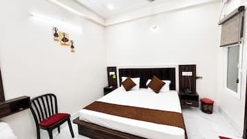 Junior Double Room | In-room safe, soundproofing, free WiFi, bed sheets