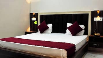 In-room safe, soundproofing, free WiFi, bed sheets